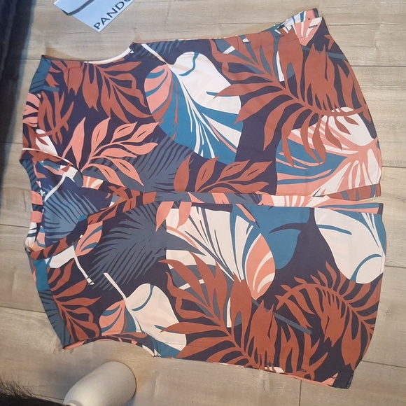 Tropical Chic - Picture 2 of 8